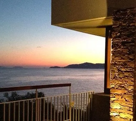 La Calypso Pieds Dans Leau,la Fossette Villa Le Lavandou